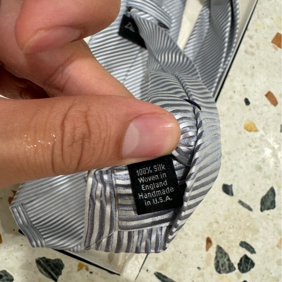 BLOOMINGDALES TIE - Picture 3 of 5